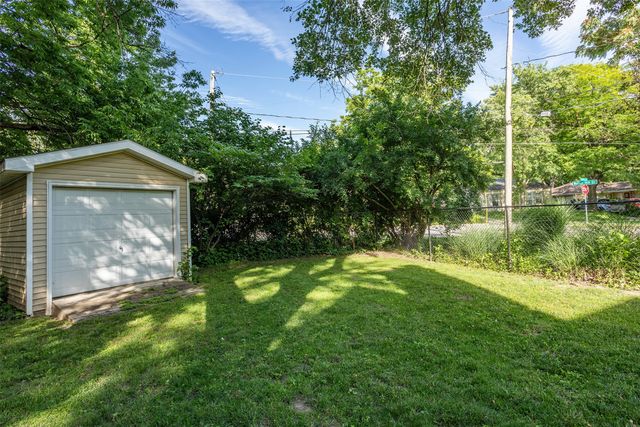 5905 Walnut Hill Drive, Des Moines, IA 50312