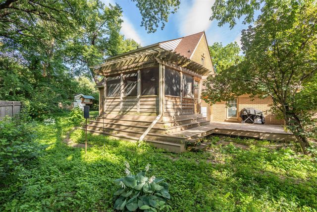 5905 Walnut Hill Drive, Des Moines, IA 50312