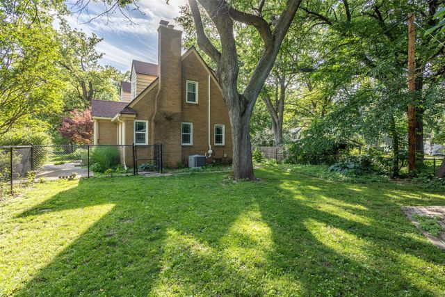 5905 Walnut Hill Drive, Des Moines, IA 50312
