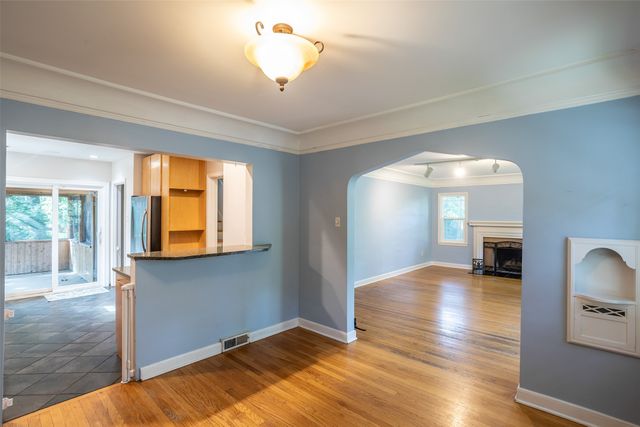 5905 Walnut Hill Drive, Des Moines, IA 50312