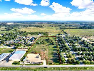 146 18th, Hondo, TX 78861