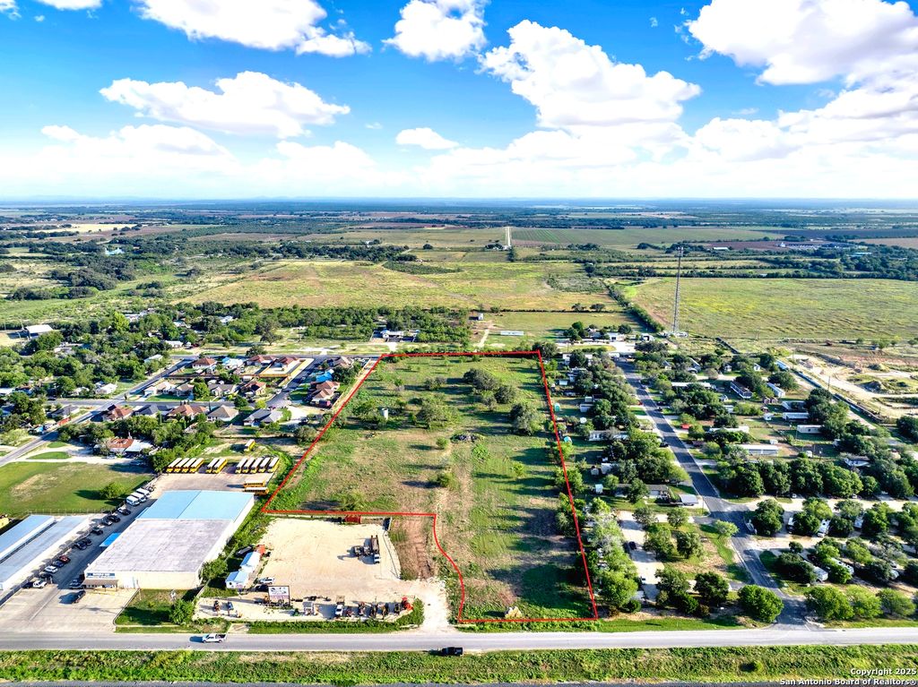 146 18th, Hondo, TX 78861