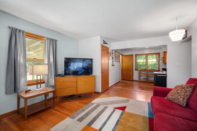 4026 S Logan COURT, Milwaukee, WI 53207