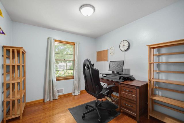 4026 S Logan COURT, Milwaukee, WI 53207