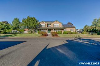 692 SE Cypress Av, Dallas, OR 97338