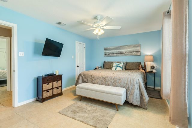 4114 Navarro Drive, Galveston, TX 77554