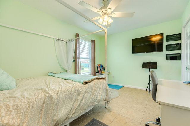 4114 Navarro Drive, Galveston, TX 77554