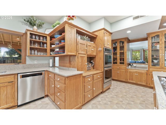 2323 THRUSH Ct, Salem, OR 97306