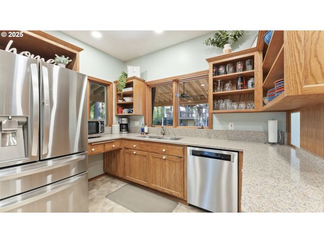 2323 THRUSH Ct, Salem, OR 97306