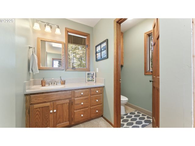 2323 THRUSH Ct, Salem, OR 97306