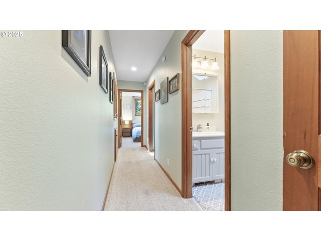 2323 THRUSH Ct, Salem, OR 97306