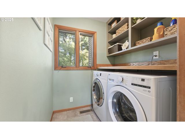 2323 THRUSH Ct, Salem, OR 97306