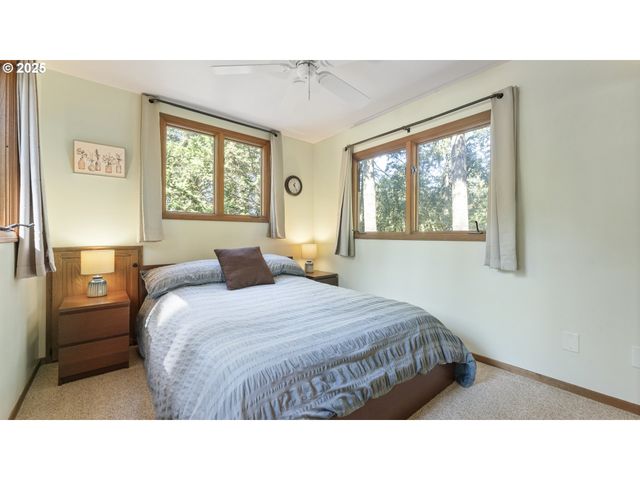 2323 THRUSH Ct, Salem, OR 97306