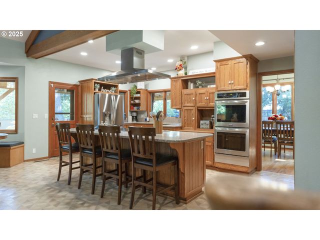 2323 THRUSH Ct, Salem, OR 97306