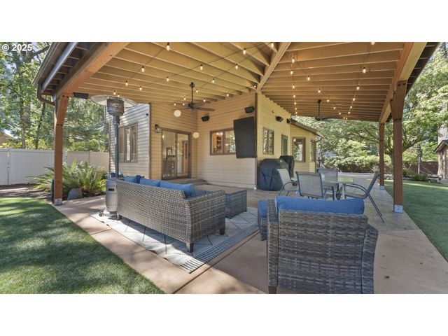 2323 THRUSH Ct, Salem, OR 97306
