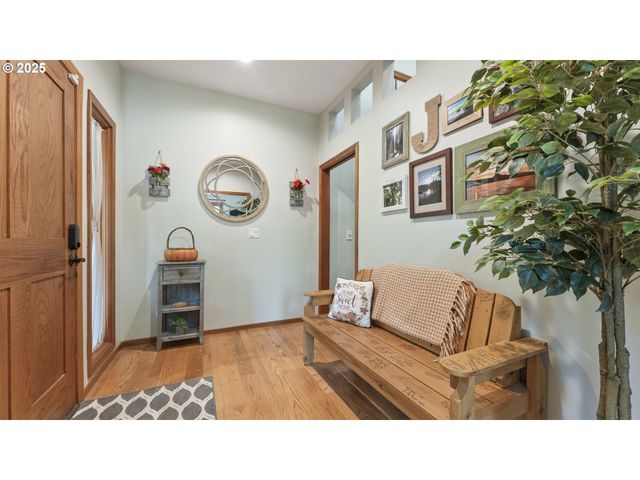 2323 THRUSH Ct, Salem, OR 97306