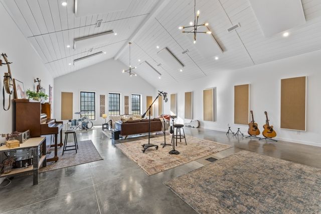 105 McKinney Rd, Gordonsville, TN 38563