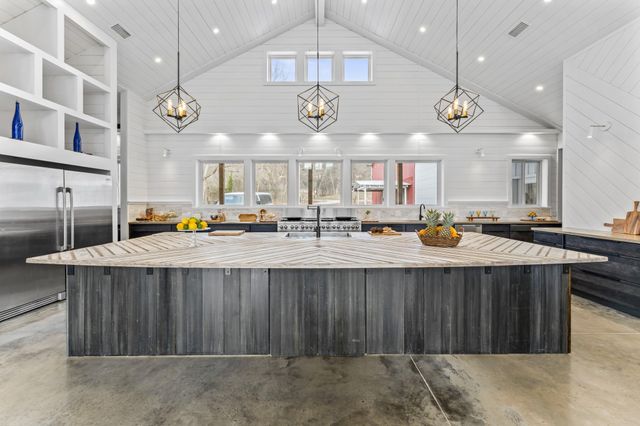 105 McKinney Rd, Gordonsville, TN 38563