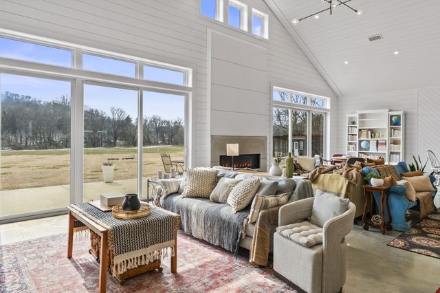105 McKinney Rd, Gordonsville, TN 38563
