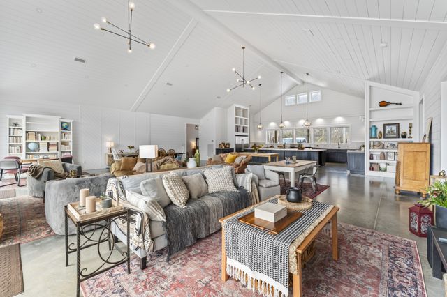 105 McKinney Rd, Gordonsville, TN 38563