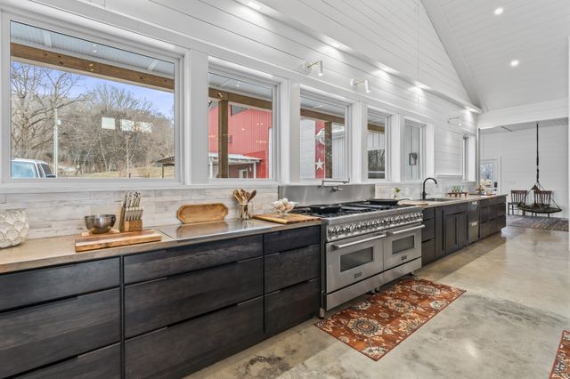 105 McKinney Rd, Gordonsville, TN 38563
