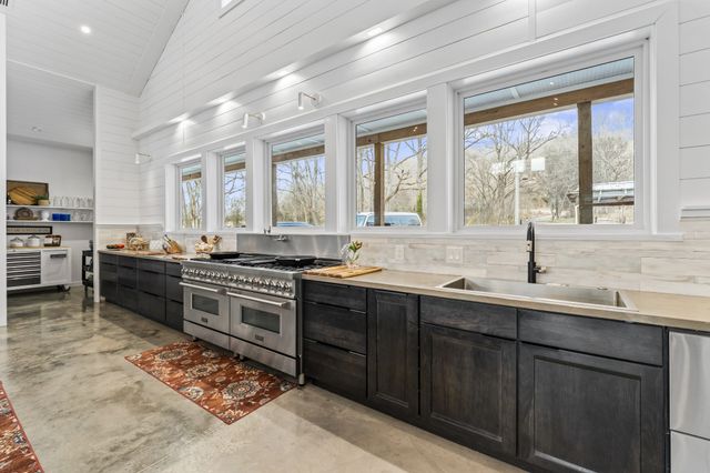 105 McKinney Rd, Gordonsville, TN 38563