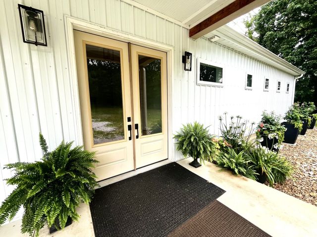 105 McKinney Rd, Gordonsville, TN 38563
