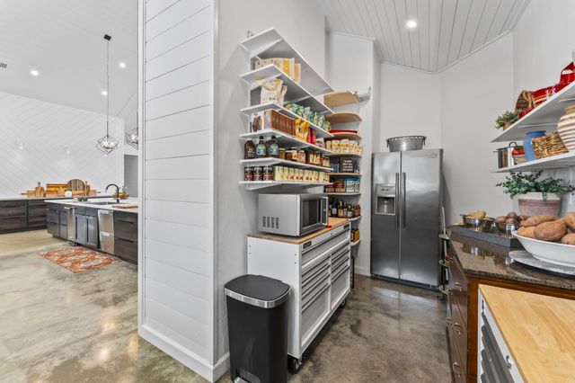 105 McKinney Rd, Gordonsville, TN 38563