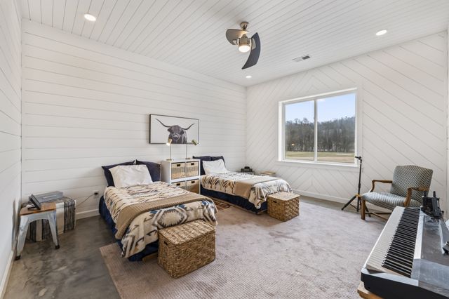 105 McKinney Rd, Gordonsville, TN 38563