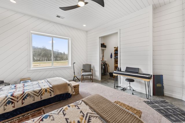 105 McKinney Rd, Gordonsville, TN 38563