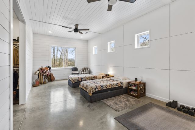 105 McKinney Rd, Gordonsville, TN 38563