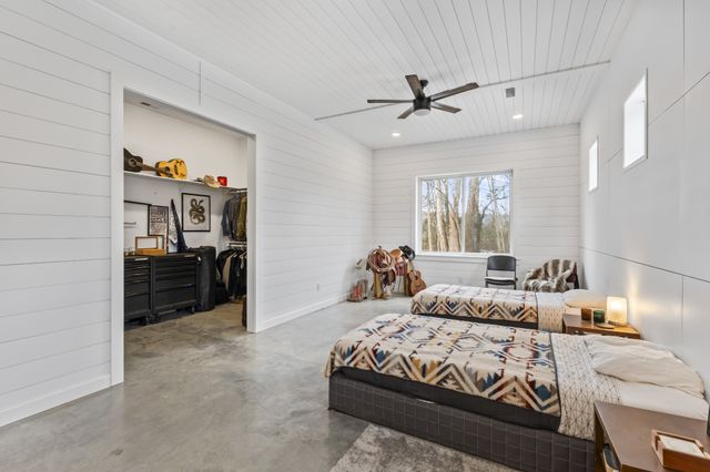 105 McKinney Rd, Gordonsville, TN 38563
