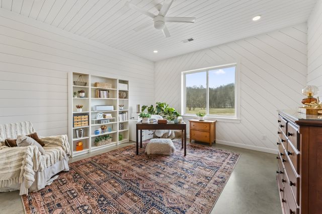 105 McKinney Rd, Gordonsville, TN 38563