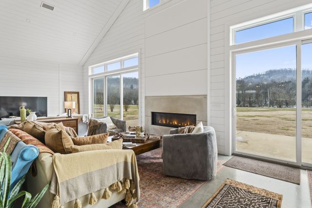 105 McKinney Rd, Gordonsville, TN 38563