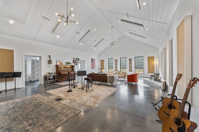 105 McKinney Rd, Gordonsville, TN 38563