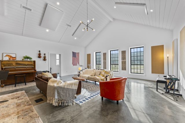 105 McKinney Rd, Gordonsville, TN 38563