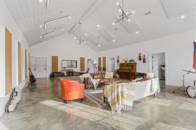 105 McKinney Rd, Gordonsville, TN 38563