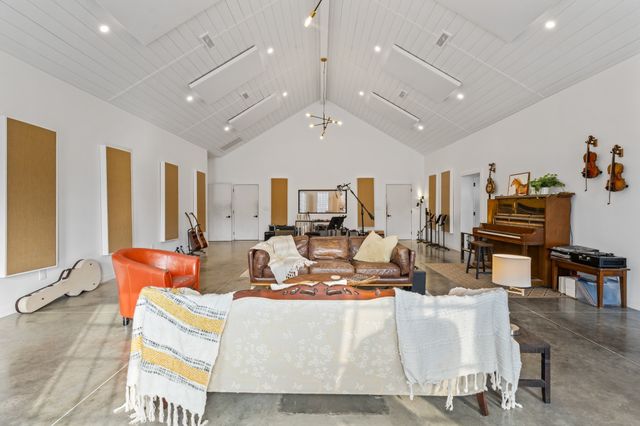105 McKinney Rd, Gordonsville, TN 38563