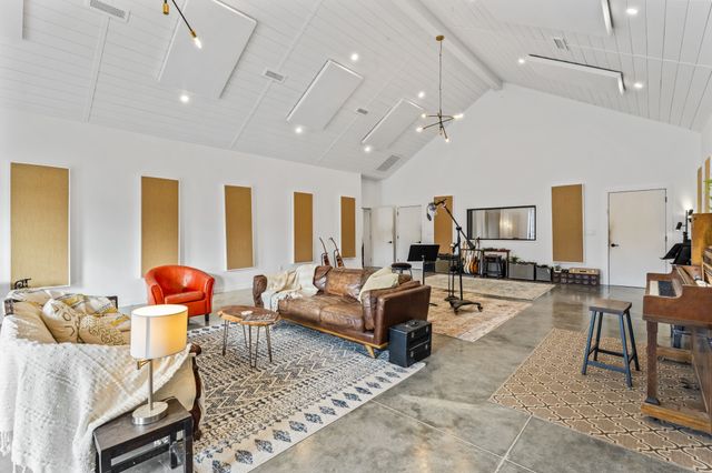 105 McKinney Rd, Gordonsville, TN 38563