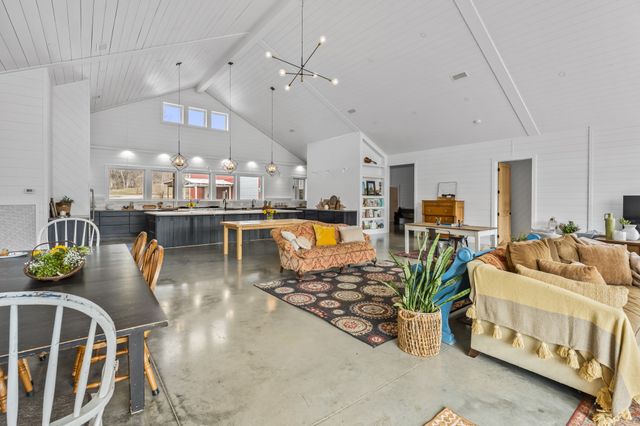 105 McKinney Rd, Gordonsville, TN 38563