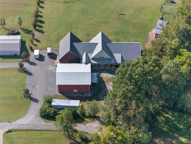 105 McKinney Rd, Gordonsville, TN 38563