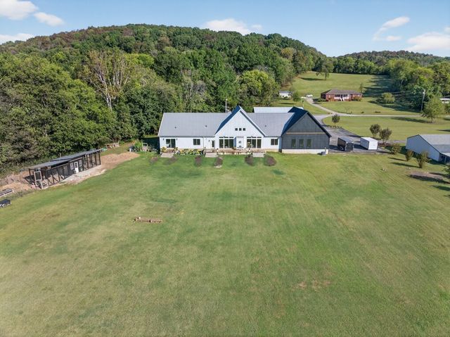 105 McKinney Rd, Gordonsville, TN 38563