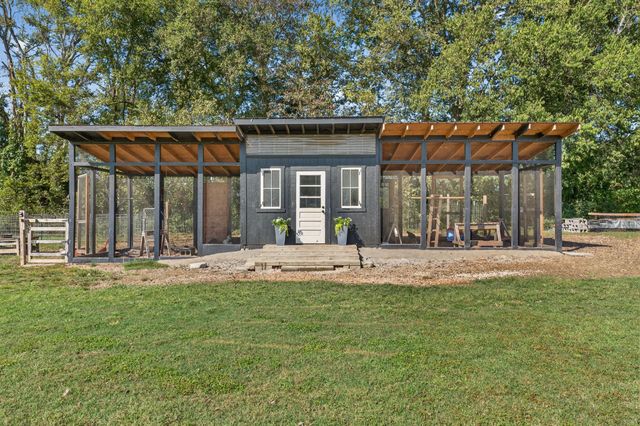 105 McKinney Rd, Gordonsville, TN 38563