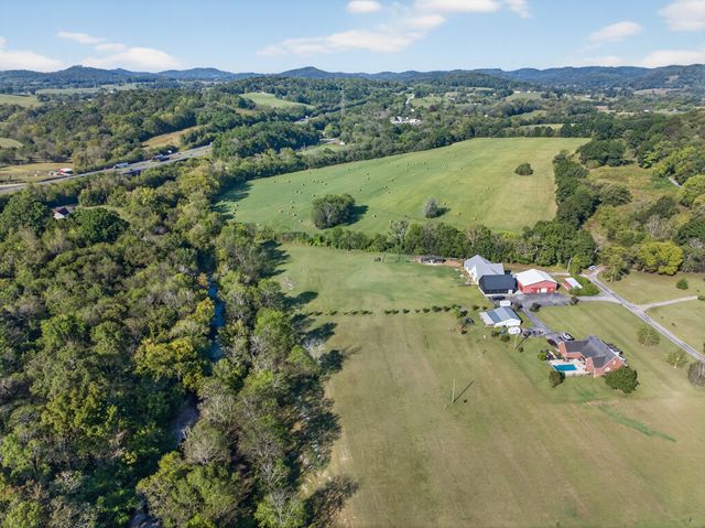 105 McKinney Rd, Gordonsville, TN 38563