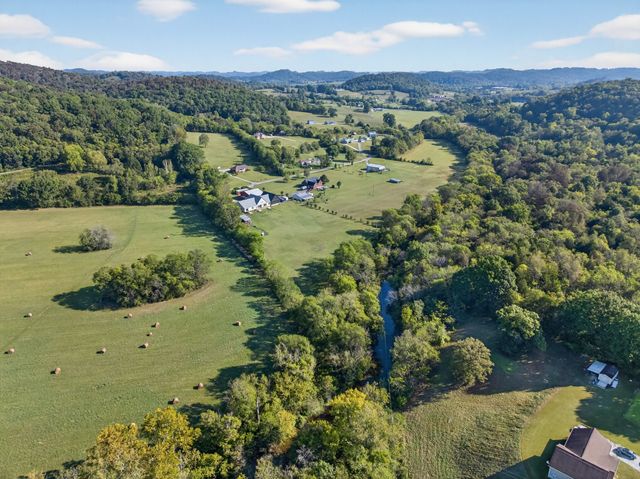 105 McKinney Rd, Gordonsville, TN 38563
