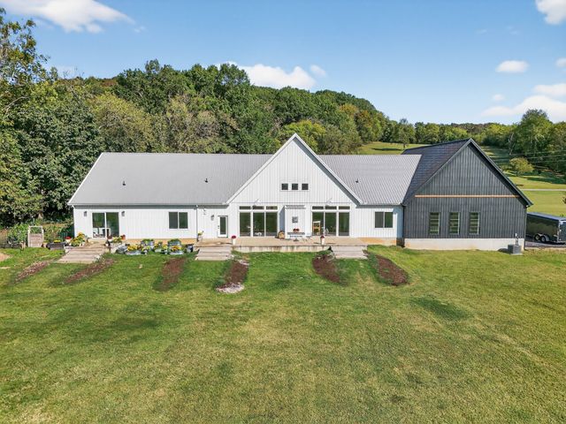 105 McKinney Rd, Gordonsville, TN 38563