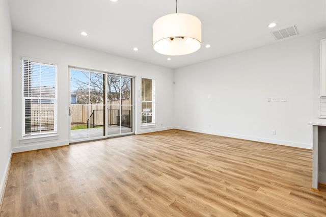 1007 Mount Auburn Avenue, Dallas, TX 75223