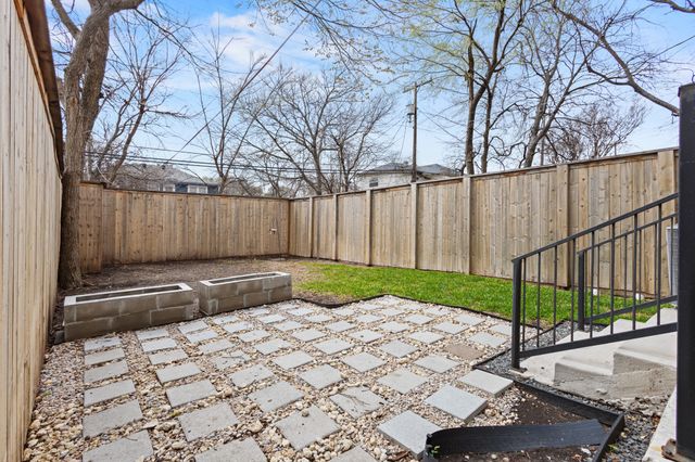 1007 Mount Auburn Avenue, Dallas, TX 75223