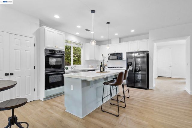 744 Vasconcellos Ave, Manteca, CA 95336
