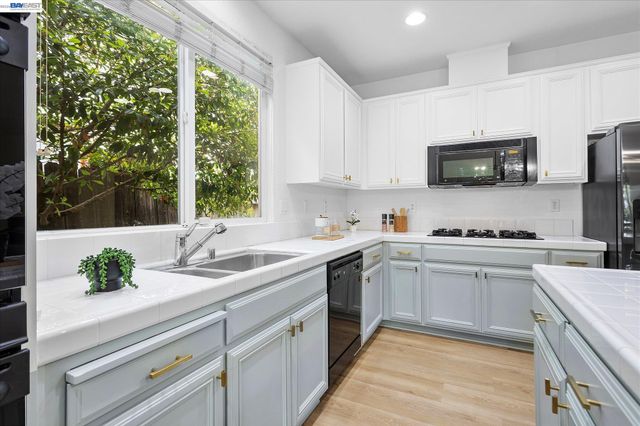 744 Vasconcellos Ave, Manteca, CA 95336
